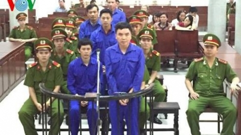 Xét xử sơ thẩm 6 bị cáo nguyên là cán bộ chủ chốt của Tổng Công ty Đường sắt Việt Nam và Ban quản lý Dự án đường sắt về tội "Lợi dụng chức vụ quyền hạn trong khi thi hành công vụ” (Thời sự trưa 26/10/2015)