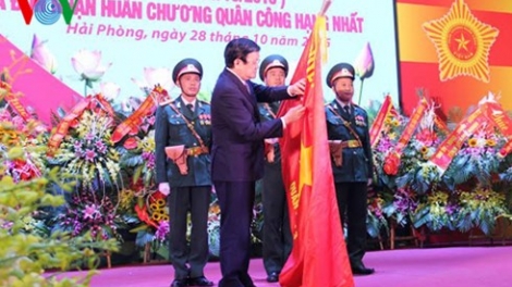 Chủ tịch nước dự Kỷ niệm 70 năm ngày truyền thống và trao tặng Huân chương Quân công hạng nhất cho Quân khu 3 (Thời sự trưa ngày 28/10/2015)