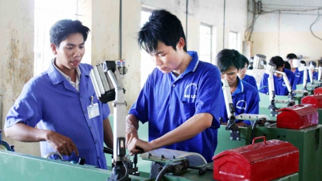 Tạo sự ổn định và phát triển việc làm bền vững cho người lao động cần dựa vào đâu?
