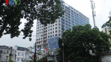 Chủ đầu tư Công ty cổ phần may Lê Trực cam kết tự khắc phục sai phạm công trình tòa nhà 8B phố Lê Trực. (Thời sự chiều ngày 6/10/2015)
