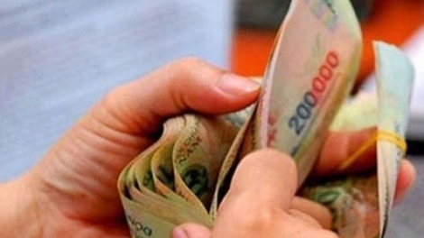 Tổng Liên đoàn Lao động Việt nam đề nghị xem xét điều chỉnh tiền lương tối thiểu vùng năm 2016 cần tăng thấp nhất 14,3% so với năm 2015 (Thời sự trưa ngày 7/10/2015)