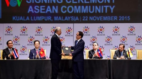 Cơ hội, thách thức và vai trò của Việt Nam trong cộng đồng ASEAN (Thời sự chiều ngày 22/11/2015)