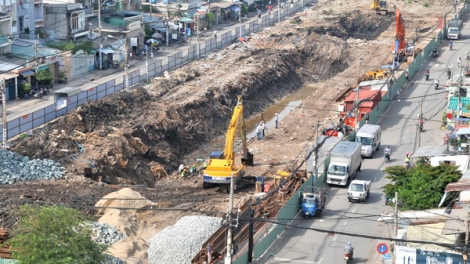 UBND thành phố Hồ Chí Minh vừa phê duyệt dự án chống ngập khoảng 10 nghìn tỉ đồng, trong đó có việc phục hồi nguyên trạng tuyến kênh rạch đã bị lấp (Thời sự trưa 24/11/2015)