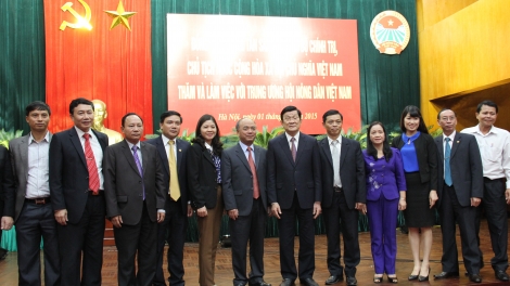 Chủ tịch nước Trương Tấn Sang thăm và làm việc với Hội nông dân Việt Nam (Thời sự chiều 1/12/2015)