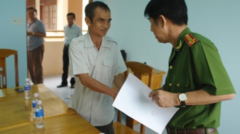 17 năm mang án oan giết người của ông Huỳnh Văn Nén. (2/12/2015)