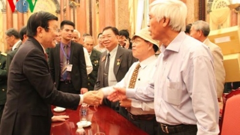 Chủ tịch nước Trương Tấn Sang gặp mặt Đoàn đại biểu Hội những chiến sĩ cách mạng bị địch bắt tù đày. (Thời sự chiều 02/12/2015)