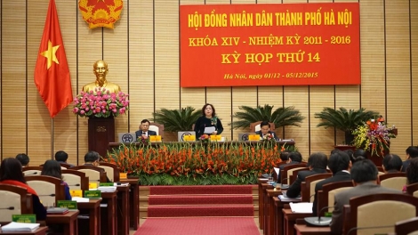 Hội đồng nhân dân thành phố Hà Nội chất vấn: làm thế nào để giải quyết dứt điểm những bất cập kéo dài (4/12/2015)