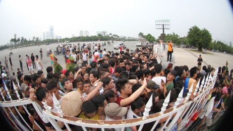 Sự xấu xí trong văn hóa ứng xử của người Việt (4/12/2015)