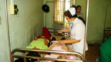 Thời sự đêm ngày 15/01/2015: Đã có gần 80 công nhân trong số hơn 100 công nhân Công ty Cy Vina bị ngộ độc thực phẩm vào trưa nay được xuất viện, số còn lại đang dần hồi phục