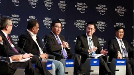 Thời sự đêm ngày 25/01/2015: Tham dự Diễn đàn kinh tế thế giới Davos 2015, Phó Thủ tướng Phạm Bình Minh nêu bật sự phục hồi rất tích cực của kinh tế Việt Nam và khẳng định cam kết của Chính phủ về cải thiện môi trường đầu tư