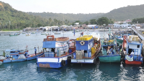 Biển đảo Việt Nam ngày 28/01/2015: Đồn biên phòng Thổ Châu hỗ trợ ngư dân bám biển