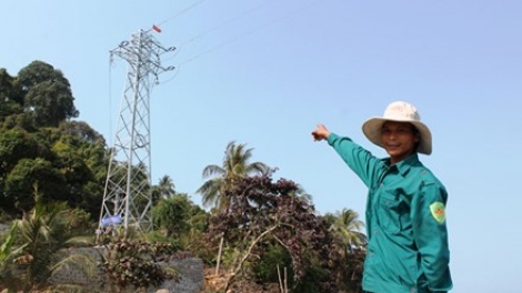 Thời sự đêm ngày 11/02/2015: Điện lưới quốc gia ra đảo Hòn Tre, tỉnh Kiên Giang: Đường dây điện vượt biển trên không đầu tiên ở Việt Nam