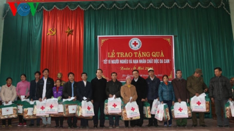 Chính phủ với người dân ngày 13/02/2015: Chung tay chăm lo Tết cho người nghèo và đối tượng chính sách.