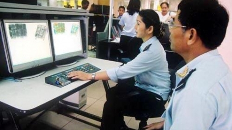 Pháp luật và đời sống ngày 16/02/2015: Chống buôn lậu qua đường hàng không dịp Tết Nguyên đán.