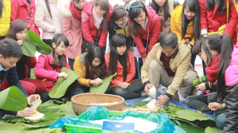 Thời sự trưa ngày 18/02/2015: Cảm nhận không khí đón Tết trên khắp cả nước.