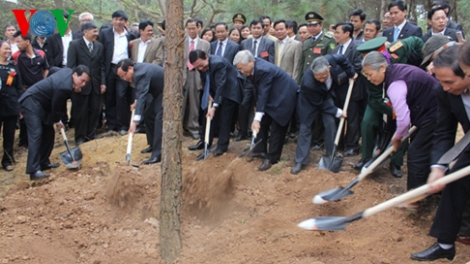 Thời sự trưa ngày 22/02/2015: Tổng Bí thư Nguyễn Phú Trọng tham dự Tết trồng cây tại Hà Nội.