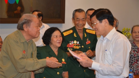 Thời sự chiều ngày 22/02/2015: Chủ tịch nước Trương Tấn Sang dự họp mặt đầu xuân với các cựu tù cách mạng ở Thành phố Hồ Chí Minh