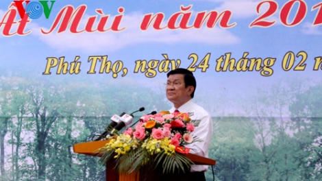 Thời sự chiều ngày 24/02/2015: Chủ tịch nước Trương Tấn Sang dâng hương và phát động "Tết trồng cây" tại khu di tích lịch sử đặc biệt Quốc gia Đền Hùng.