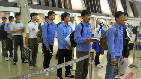 Kinh tế ngày 25/01/2015: Phỏng vấn ông Tống Hải Nam, Phó Cục trưởng Cục quản lý Lao động ngoài nước, Bộ Lao động Thương Binh và Xã hội về những điểm nhấn trong công tác xuất khẩu lao động năm 2015.