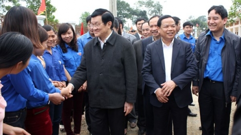 Thời sự trưa ngày 4/2/2015: Tiếp tục chuyến công tác tại các tỉnh Tây Bắc, hôm nay, Chủ tịch nước Trương Tấn Sang thăm và làm việc tại tỉnh Yên Bái