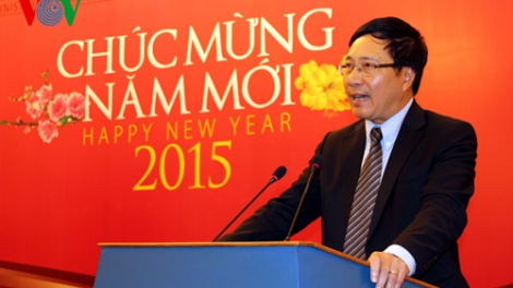 Thời sự chiều ngày 05/02/2015: Báo chí đã góp phần làm nên thành công của hoạt động đối ngoại Việt Nam trong năm qua - Đó là khẳng định của Phó Thủ tướng, Bộ trưởng Ngoại giao Phạm Bình Minh tại buổi gặp gỡ báo chí nhân dịp đầu năm mới 2015