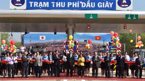 Thời sự trưa ngày 08/02/2015: Thủ tướng Nguyễn Tấn Dũng dự lễ thông xe đường cao tốc Thành phố Hồ Chí Minh - Long Thành - Dầu Giây