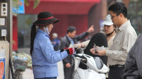 Thời sự chiều ngày 12/03/2015: Xăng dầu và điện đều tăng giá sẽ tác động làm giá cả hàng hóa khác leo thang.
