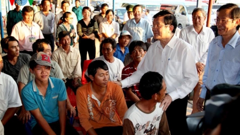 Thời sự đêm ngày 18/3/2015: Chủ tịch nước Trương Tấn Sang làm việc tại tỉnh Ninh Thuận về tình hình phát triển kinh tế xã hội và đảm bảo an ninh quốc phòng trên địa bàn.