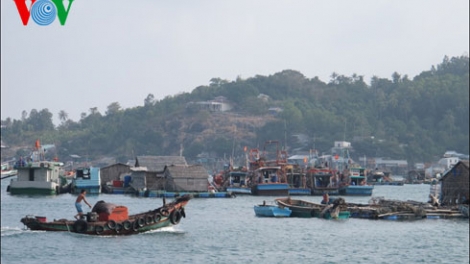Biển đảo Việt Nam ngày 22/3/2015: Phát triển kinh tế biển gắn với bảo vệ chủ quyền biển đảo.