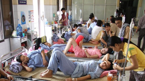 Thời sự chiều ngày 23/3/2015: Thêm 18 bệnh viện tại thành phố Hồ Chí Minh cam kết không để bệnh nhân nằm ghép.
