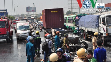 Theo dòng thời sự ngày 26/3/2015: Những giải pháp giải tỏa Container ùn tắc tại Hải Phòng.