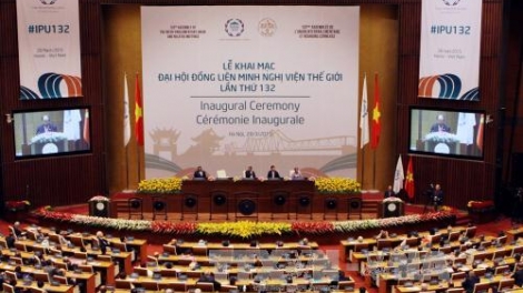 Thời sự đêm ngày 28/3/2015: Với chủ đề: "Các mục tiêu phát triển bền vững, biến lời nói thành hành động" Kỳ họp Đại hội đồng Liên minh Nghị viện thế giới lần thứ 132 (IPU-132) đã chính thức khai mạc tối nay tại tòa nhà Quốc hội (Ba Đình, Hà Nội) với sự tham gia của 160 đoàn khách quốc tế.