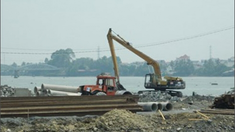 Theo dòng thời sự ngày 31/3/2015: Chỉnh trị dòng chảy sông liên vùng – không thể một địa phương tự quyết định.