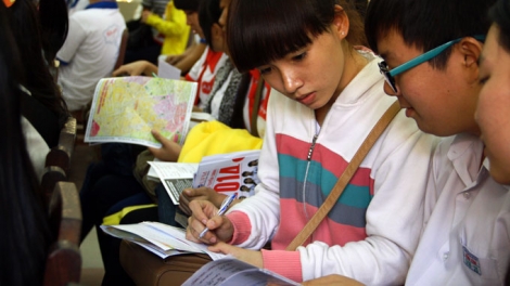Thời sự trưa ngày 07/3/2015: Hôm nay, Cẩm nang tuyển sinh năm 2015 chính thức được phát hành trên toàn quốc