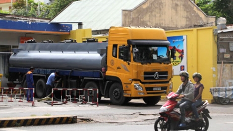 Thời sự đêm ngày 13/4/2015: Bộ Công Thương yêu cầu đầu mối kinh doanh xăng dầu giữ ổn định giá bán xăng dầu.