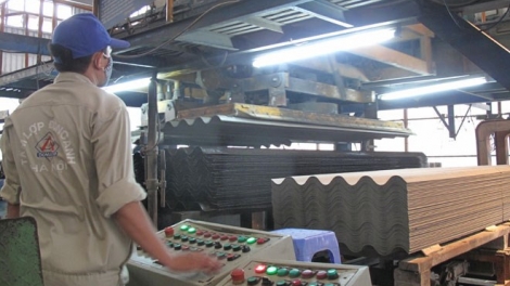 Theo dòng thời sự ngày 24/4/2015: Việt Nam không phản đối đưa amiăng trắng vào danh mục quản lý đặc biệt.