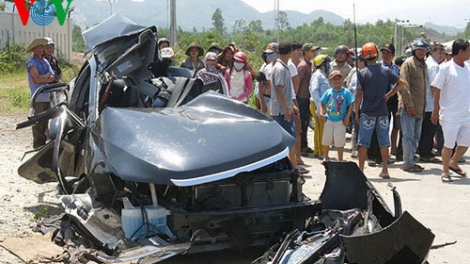 Thời sự chiều ngày 30/4/2015: Trong 3 ngày nghỉ lễ vừa qua, cả nước xảy ra 99 vụ tai nạn giao thông, làm 59 người chết và 62 người bị thương.