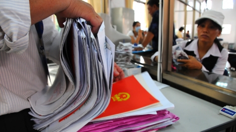Cải cách thủ tục hành chính và câu chuyện tham nhũng vặt.