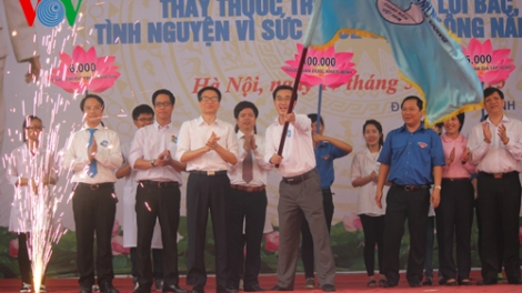 Thời sự trưa ngày 17/5/2015: Đồng loạt triển khai Ngày hội Thầy thuốc trẻ làm theo lời Bác tại 63 tỉnh, thành phố với sự tham gia của hơn 6 nghìn thầy thuốc.