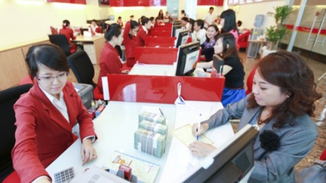 Thời sự trưa ngày 24/5/2015: Không còn quy định cứng như trước đây, các ngân hàng đang đưa ra nhiều mức lãi suất khác nhau để người vay tiêu dùng lựa chọn.