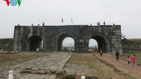 Thời sự đêm ngày 24/5/2015: Phát hiện nhiều dấu tích kiến trúc và di vật cổ trong vùng đệm khu di sản thế giới Thành nhà Hồ, tỉnh Thanh Hóa.