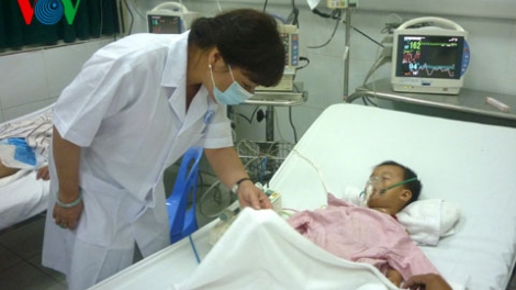 Thời sự trưa ngày 26/5/2015: Bệnh viêm não, màng não trẻ nhỏ gia tăng ở cả hai miền Bắc và Nam với những triệu chứng ban đầu khó phát hiện.