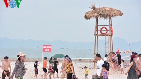 Môi trường và phát triển ngày 07/5/2015: Bảo vệ môi trường vịnh Hạ Long- yêu cầu bức thiết từ thực tiễn.
