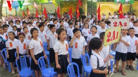 Thời sự trưa ngày 01/6/2015: Bắt đầu từ ngày hôm nay, các cơ quan, doanh nghiệp, trường học tại Hà Nội đồng loạt thực hiện nghi thức chào cờ sáng thứ 2