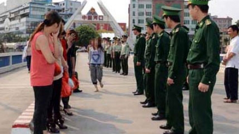 Hành trình vượt “động ma” để trở về gia đình của một nữ sinh viên sau khi bị bắt cóc và bán qua biên giới