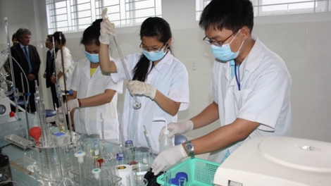 Khoa học và công nghệ ngày 2/6/2015: Nghiên cứu cơ bản - tạo tiền đề cho nghiên cứu ứng dụng
