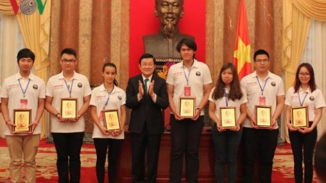 Thời sự chiều ngày 14/7/2015: Chủ tịch nước Trương Tấn Sang gặp mặt đoàn đại biểu thanh thiếu niên Việt kiều tiêu biểu nhân dịp về nước dự trại hè 2015.