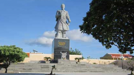 Tượng đài chống giặc ngoại xâm trên đảo Song Tử Tây (Biển đảo Việt Nam ngày 24/7/2015)