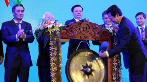 Thời sự đêm ngày 25/7/2015: Thủ tướng Nguyễn Tấn Dũng dự Lễ kỷ niệm 15 năm ngày thành lập Sở Giao dịch chứng khoán Thành phố Hồ Chí Minh.