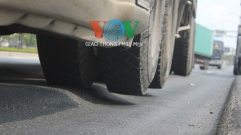 Khắc phục hằn lún vệt bánh xe - không chỉ là uy tín ngành giao thông mà còn là lợi ích toàn xã hội (Theo dòng thời sự ngày 3/7/2015)